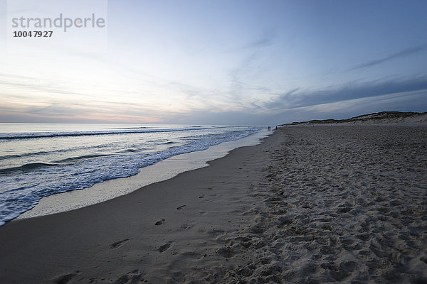 Frankreich  Lacanau-Ozean  Sonnenuntergang am Strand
