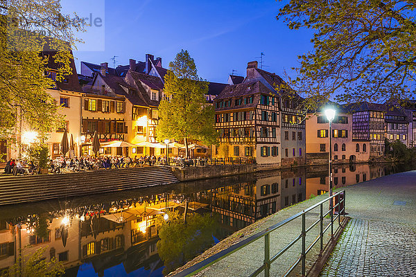 Frankreich  Elsass  Straßburg  La Petite France  Fachwerkhäuser  Fluss L'Ill  Restaurant