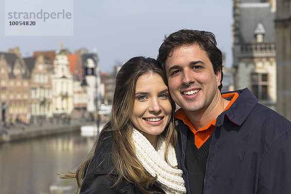 Porträt eines Paares am Fluss Leie  Gent  Flandern  Belgien