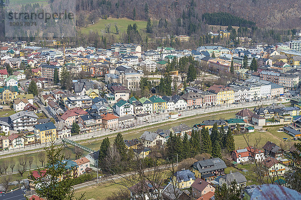 Hochwinkelansicht von Stadt und Fluss Ischl  Bad Ischl  Österreich