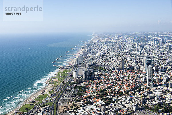 Luftaufnahme von Küste und Stadt  Tel Aviv  Israel