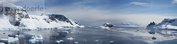 Panoramablick auf die Wilhelminabucht  Antarktis