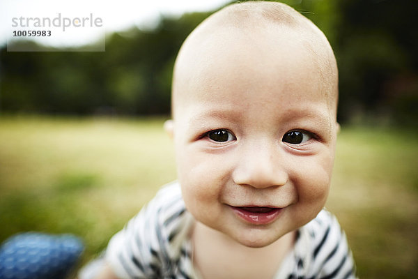 Nahaufnahme Porträt des lächelnden Babyjungen