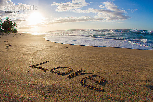 Liebe  geschrieben in Sand  Sonnenuntergang