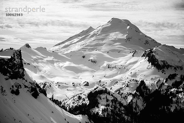 Schneebedeckte Ansicht des Mount Baker  Washington  USA