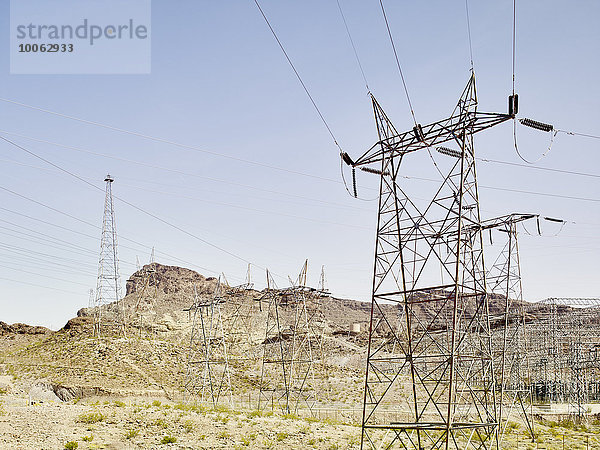 Landschaftsansicht der elektrischen Türme am Hoover Dam  Nevada  USA