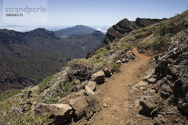 Ausblick vom Roque de los Muchachos auf die Caldera de Taburiente und Süden von La Palma  La Palma  Kanarische Inseln  Spanien  Europa