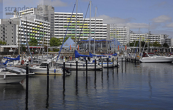 Hafen mit Segelbooten  Ostsee Resort Damp  Schleswig-Holstein  Deutschland  Europa