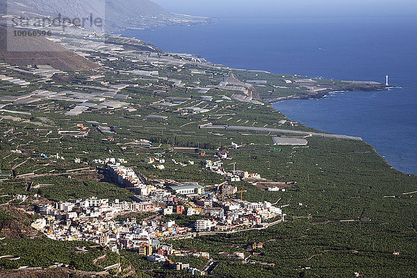 Ausblick auf den Südwesten von La Palma  unten der Ort Tazacorte  La Palma  Kanarische Inseln  Spanien  Europa
