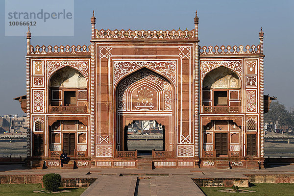 Torbau  Itimad-ud-Daula-Mausoleum  Eingang  Agra  Uttar Pradesh  Indien  Asien