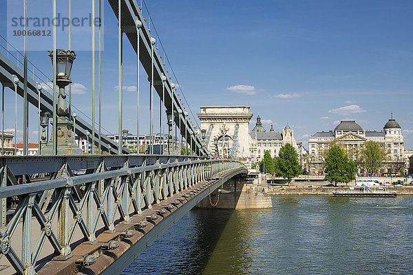 Kettenbrücke über die Donau  Budapest  Ungarn  Europa