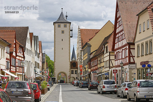 Oberer Turm und Hauptstraße  Haßfurt  Mainfranken  Unterfranken  Franken  Bayern  Deutschland  Europa