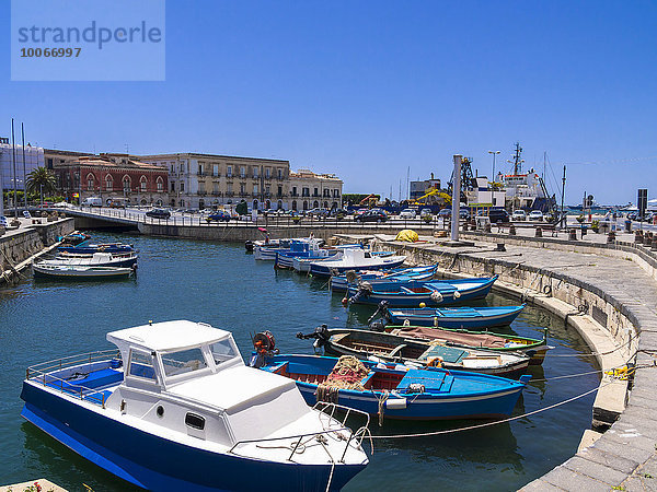 Boote im Hafen  Syrakus  Sizilien  Italien  Europa