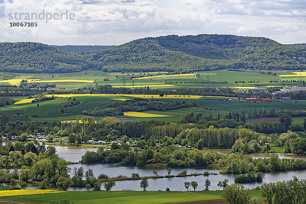 Ausblick vom Kapellenberg in Zeil am Main über den Main zum Steigerwald  Mainfranken  Unterfranken  Franken  Bayern  Deutschland  Europa