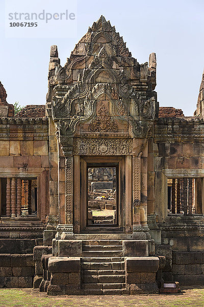 Relief am Gopuram des inneren Bezirks  Prasat Mueang Tam  Muang Tam  Khmer-Tempel  Buriram  Provinz Buri Ram  Isan  Isaan  Thailand  Asien
