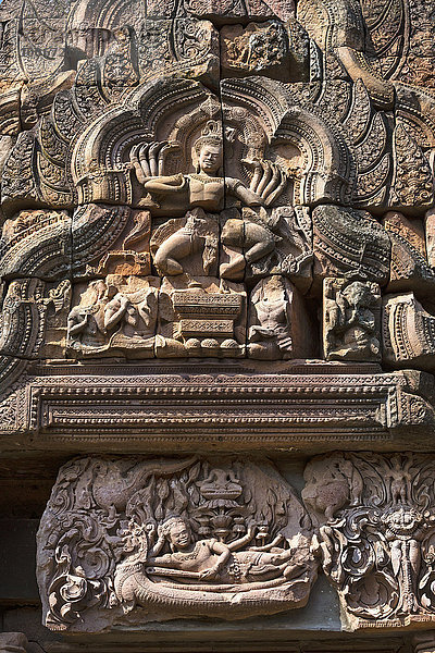 Phra Naraj Relief  Ananta und Vishnu  Tanzender Shiva auf dem Türsturz der Mandapa  Eingang zum Prasat Phanom Rung  Khmer-Tempel  Buriram  Provinz Buri Ram  Isan  Isaan  Thailand  Asien