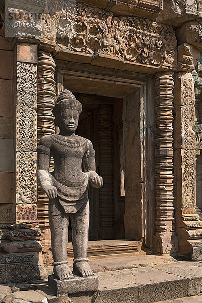 Wächter aus Sandstein am Südeingang des Prang  Prasat Phanom Rung  Khmer-Tempel  Buriram  Provinz Buri Ram  Isan  Isaan  Thailand  Asien