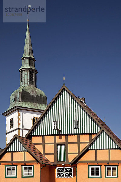 Stadt der schönen Giebel mit der Pfarrkirche St. Johannes Baptist  Rietberg  Ostwestfalen-Lippe  Nordrhein-Westfalen  Deutschland  Europa