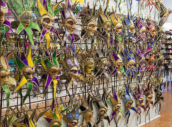 Mardi Gras Masken zu verkaufen  French Quarter  New Orleans  Louisiana  USA  Nordamerika