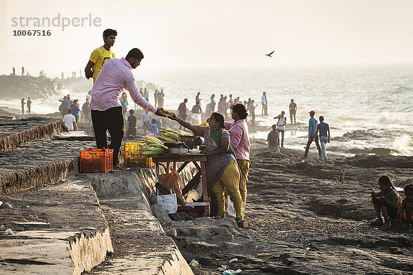 Essensstand  Strandpromenade Bandra  Mumbai  Maharashtra  Indien  Asien