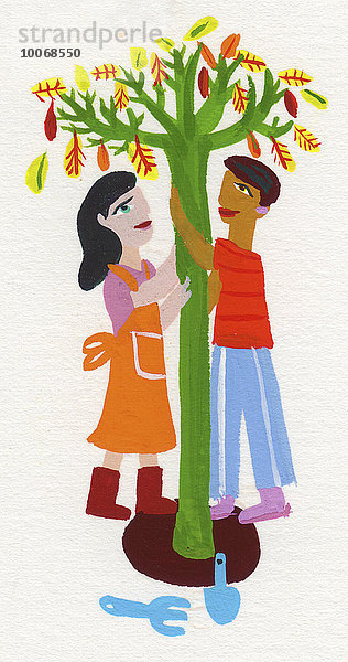 Junges Paar pflanzt zusammen einen Baum
