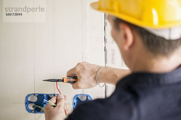 Elektriker auf der Baustelle