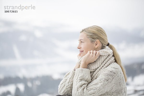 Nahaufnahme einer lächelnden Frau  Crans-Montana  Schweizer Alpen  Schweiz