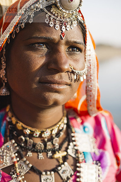 Frau Tradition Close-up Schmuck Indianer Kleidung