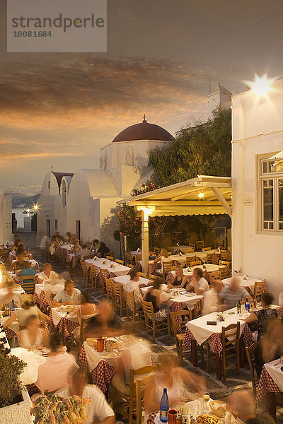 Sonnenuntergang Weg Tourist Cafe Zeit Ansicht essen essend isst Kykladen Griechenland Mykonos