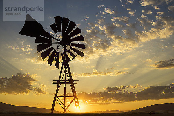 Sonnenuntergang Silhouette Himmel unterhalb dramatisch Windmühle