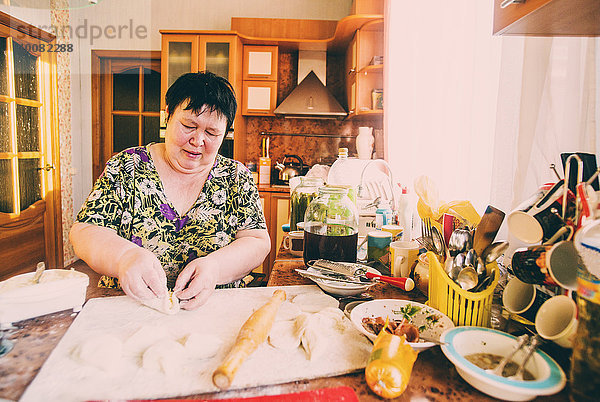 kochen Europäer Frau Küche