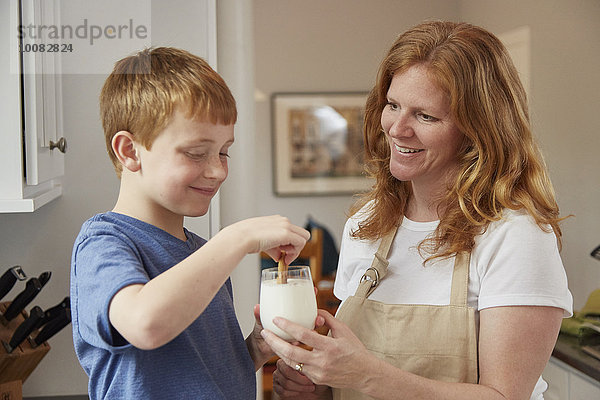 Europäer Sohn Keks Mutter - Mensch dunking Milch