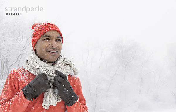 Mann Schal schwarz Handschuh Kleidung Schnee