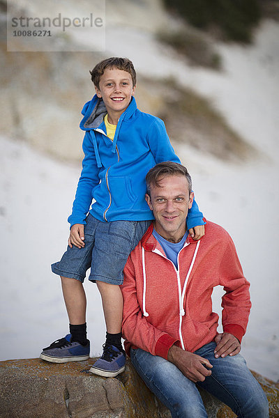 Europäer lächeln Strand Menschlicher Vater Sohn