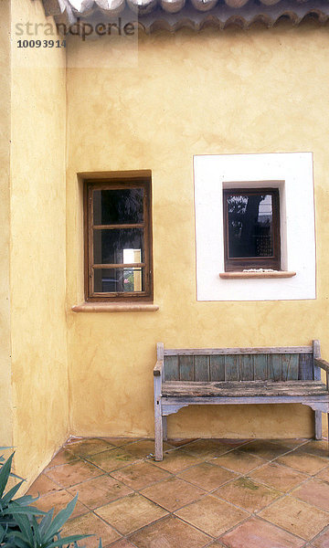 Wohnhaus Terrasse Sitzbank Bank Holzbank