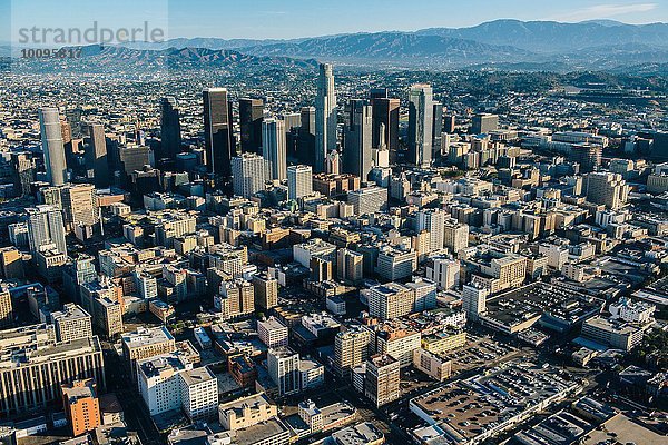 Luftbild und Wolkenkratzer  Los Angeles  Kalifornien  USA