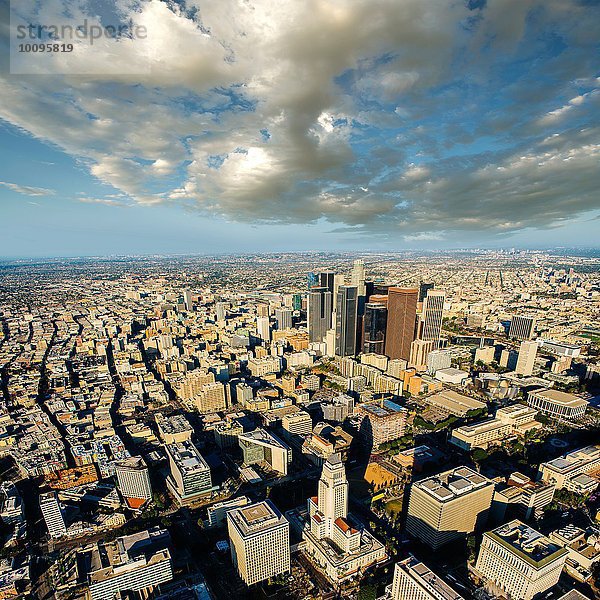 Luftaufnahme von Stadtwolkenkratzern  Los Angeles  Kalifornien  USA