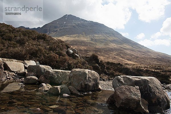 Berglandschaft  Fairy Pools  Isle of Skye  Hebriden  Schottland