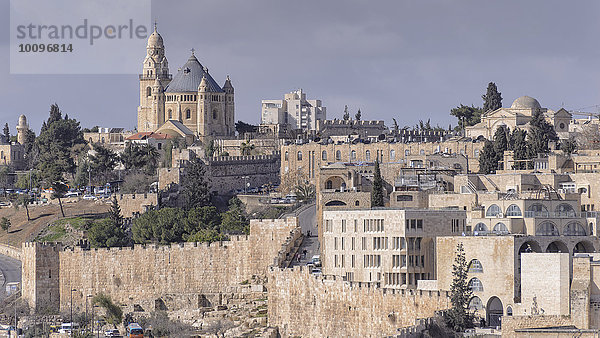 Altstadt von Jerusalem und Stadtmauer  Dormotio-Kirche und Zion-Tor  Jerusalem  Israel  Asien