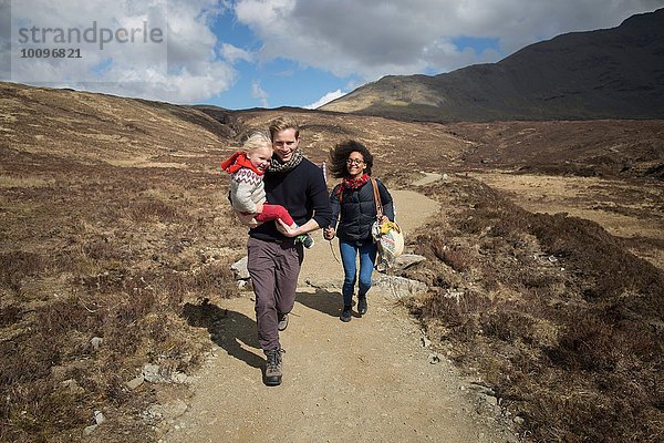Wandern mit der Familie  Fairy Pools  Isle of Skye  Hebriden  Schottland