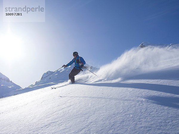 Skifahrer bei Combe de Gers  Flaine  Frankreich