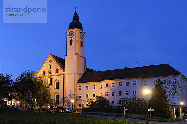 Ehemalige Stiftskirche Mariä Himmelfahrt  heute Pfarrkirche  Dietramszell  Oberbayern  Bayern  Deutschland  Europa