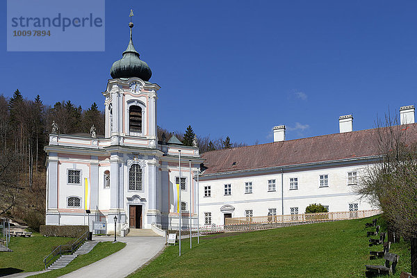 Wallfahrtskirche und Servitenkloster auf dem Maria Hilf Berg  Gutenstein  Pistingtal  Niederösterreich  Österreich  Europa