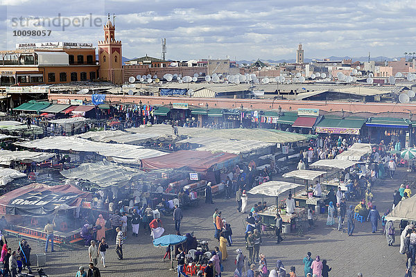 Djemaa el Fna  Platz der Gehenkten  Gauklerplatz  UNESCO Weltkulturerbe  Marrakesch  Marokko  Afrika