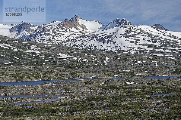 Berge an der White Pass-Yukon-Route zwischen Skagway  Alaska  USA  und Bennett  British Columbia  Kanada  Nordamerika