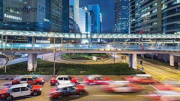 Verkehr und erhöhte Gehwege  Hongkong  China