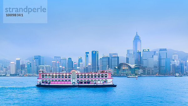Central District Skyline über Victoria Harbour  Hongkong  China