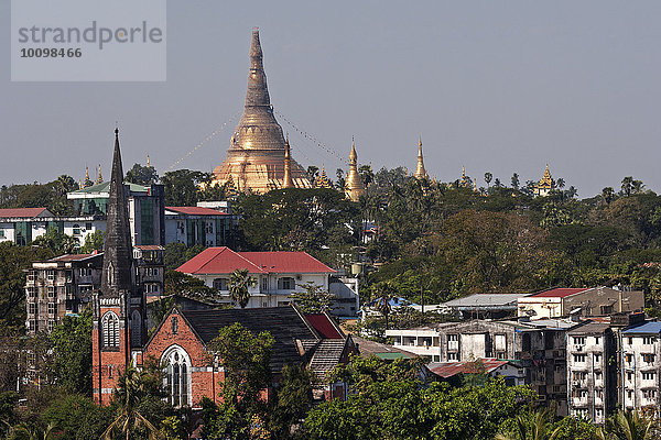 Ausblick auf die Shwedagon-Pagode  Yangon  Myanmar  Asien