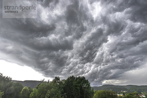 Gewitterwolken  bei St.Veit  Berndorf  Niederösterreich  Österreich  Europa