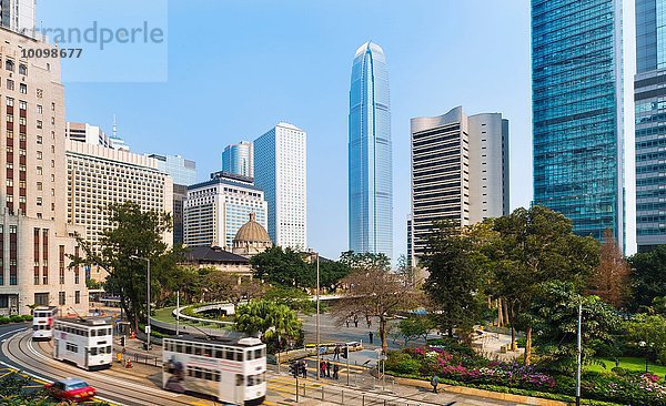 Central Hong Kong Business District: Chater Garten und Skyline mit IFC-Gebäude  Hongkong  China